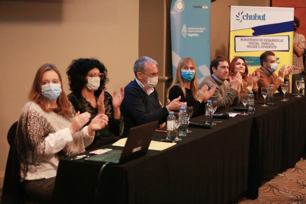 faapura's tweet photo. CUENTEN CON CHUBUT PARA HACER UN PAÍS MEJOR 🇦🇷
 
El día de hoy en #ComodoroRivadavia presentamos el #Plan1000Días junto a una comitiva de funcionarios nacionales encabezada por @SandraMTirado del @msalnacion y el intendente  @luquejuanpablo
 
#DerechoALaSalud
#ArgentinaUnida ❤️ https://t.co/3tSfq5So8F
