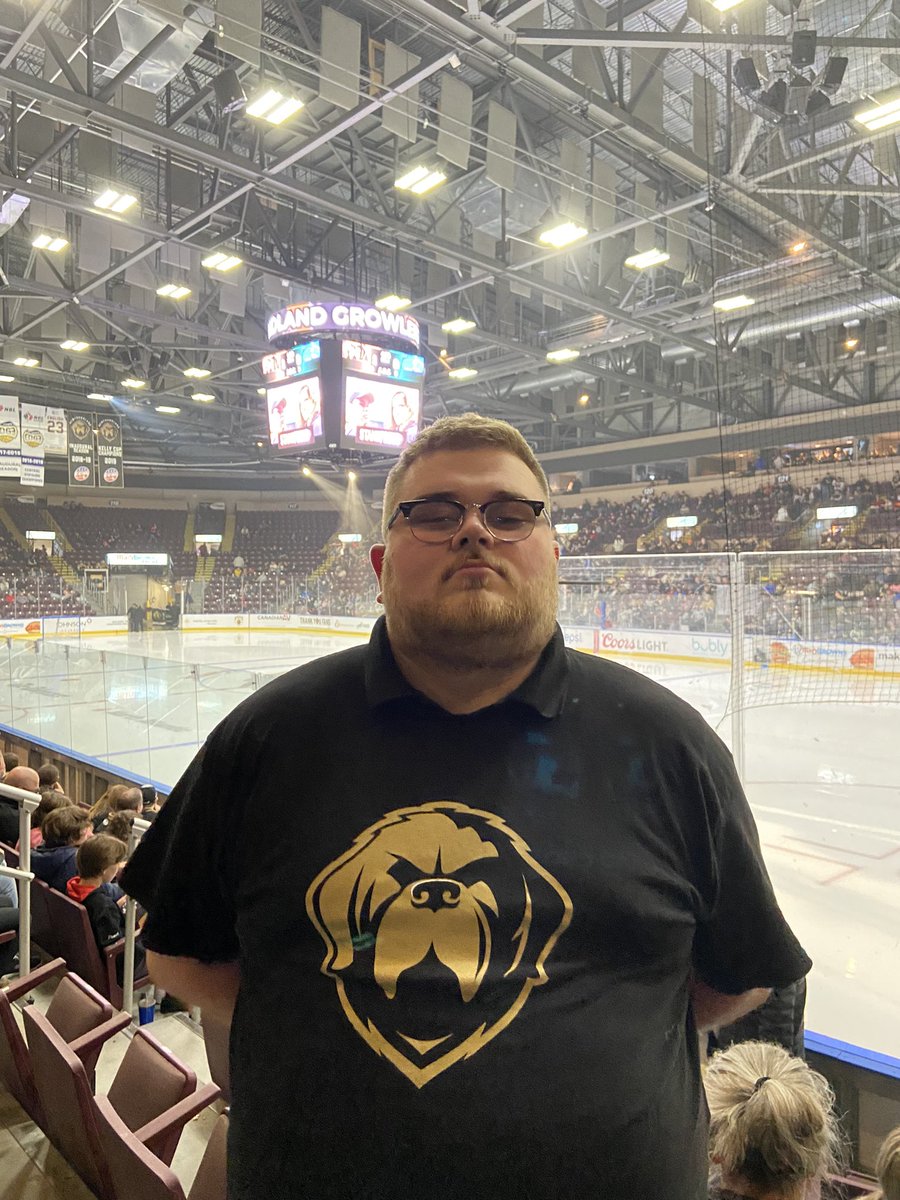 andrew_ben16's tweet photo. #standproud Let’s Go Growlers! https://t.co/1mIIGlymJX