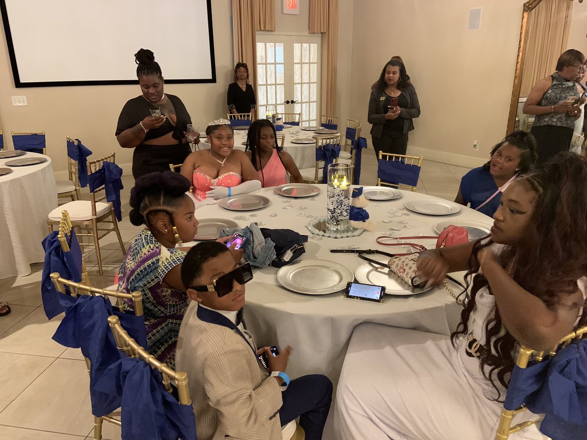 CESMustangs1's tweet photo. 5thGrade Dance @CESMustangs1 @RonMaxwellFCS1 @Franchesca_Warr https://t.co/6ygmz87URk