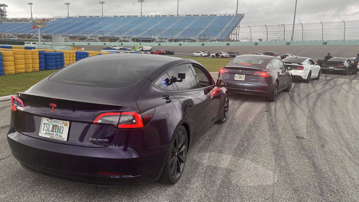TeslaClubSoFla's tweet photo. @justinhorn says he’s going to beat @TesLatino today with his new #Model3P Let’s go! https://t.co/ecKcazdqm9