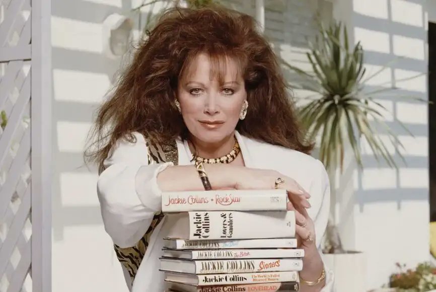 jackiejcollins's tweet image. Close that work laptop and open a book - the weekend is here! 📚 #HappyFriday