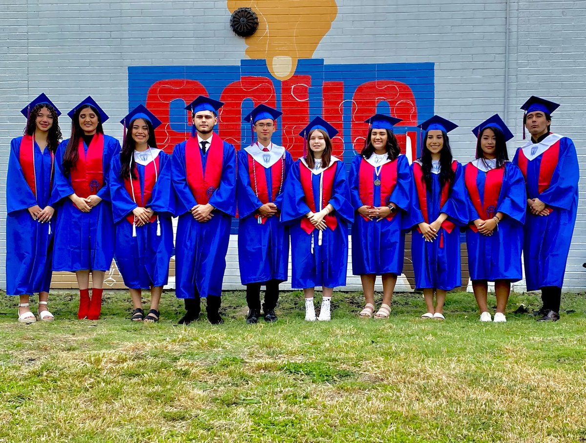 turnersghs's tweet photo. South Garland - I Present to YOU - Your TOP TEN SENIORS of 2022🎓
#southgarland #sghs #sghstitans #titannation #southside #southsideseniors #graduationloadingsoon @drlopez23 https://t.co/W08XZWCy3p