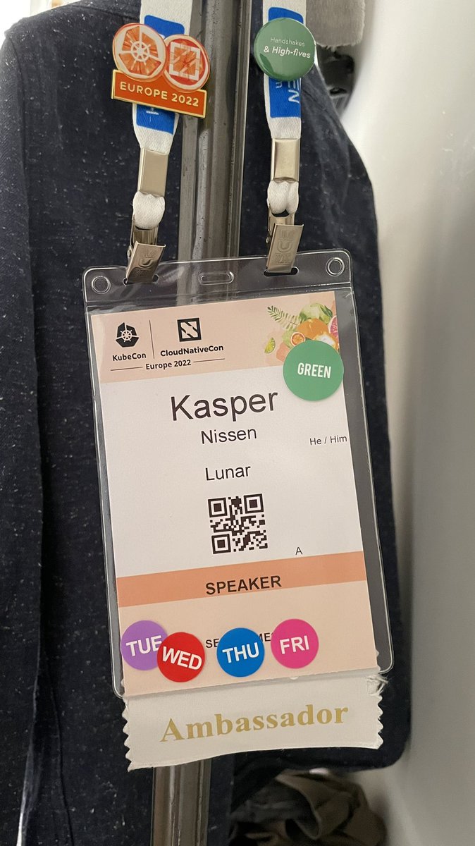 phennex's tweet photo. #CloudNativeCon+#KubeCon is a wrap! It’s been an amazing week, got to meet so many great people in-person, especially great friends @BuoyantIO, @CathPaga, @wm, @RJasonMorgan, @charpretz, also @EliG0ldberg, @imomriza, @fredrkl, and @chrishuen and the rest of @finleapconnect! 🤘 https://t.co/1XlyQ90n6G