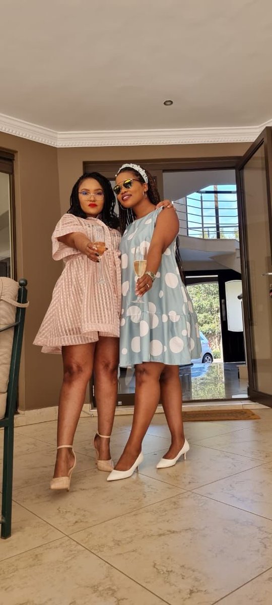 SobantuWella's tweet photo. Living honey 🥂 https://t.co/400AgAdc7h