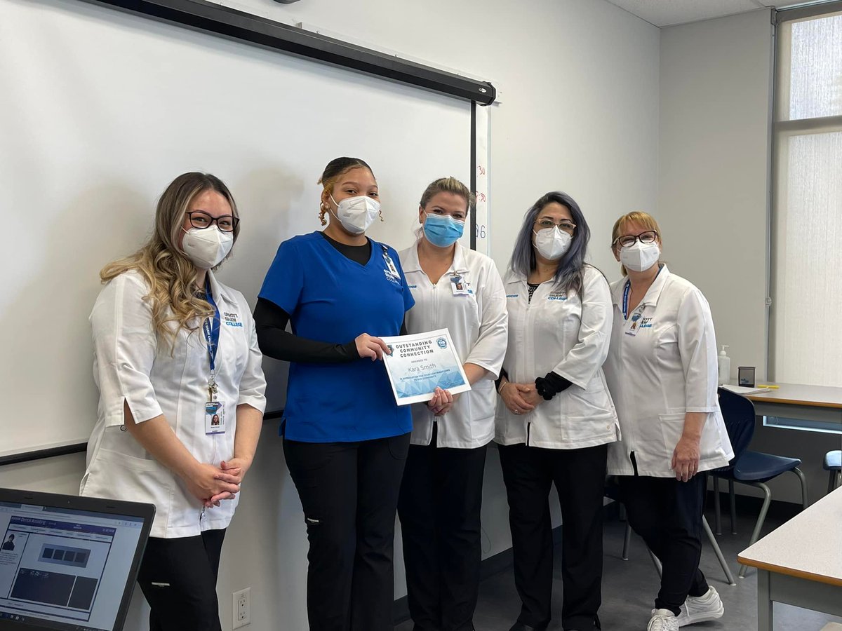 sprottshaw's tweet image. Giving a huge shout out to 3 lovely Dental students: Ted, Kara and Rebekah who have been awarded an Outstanding Community Connections certificate to recognize their acts of kindness in our community. ❤️ 🦷

#DentalAssistant #dentalstudents #DentalProgram #Dentistry #SprottShaw