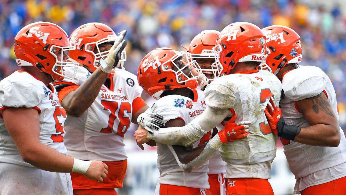 Kanebowen7's tweet photo. I am beyond blessed to have received my first D1 offer from Sam Houston!! @coachcoryc @CoachHen_1  @CoachZimmermann @BearkatsFB https://t.co/PBWen1mFQC