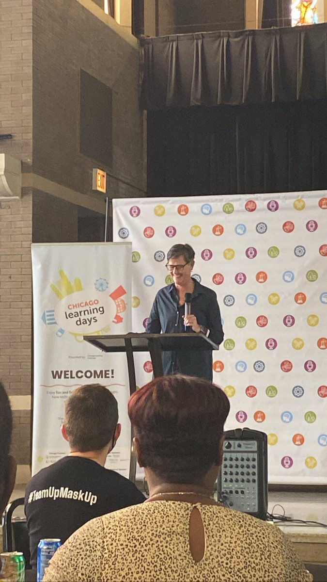 CLXchange's tweet photo. Thanks to @TheChiFirstLady for kicking off #chicagolearningdays! We are incredibly grateful for your role as chief champion of Chicago youth. We are proud to represent Chicago on a national stage with @RemakeDays! #remakedayschi #mychimyfure. https://t.co/VKs5wJZqPD