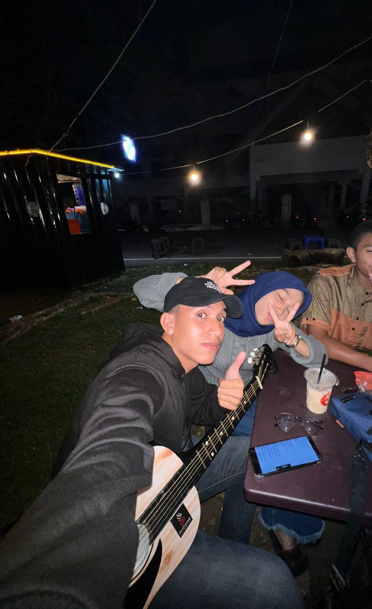 ulasanharii's tweet photo. Makasih berkat lu gw bisa liat setan tanpa perlu Indra keenam https://t.co/VOuaSo2KFm