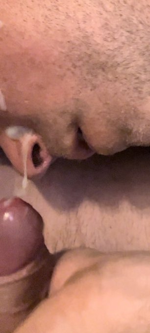 Prochaine vid&eacute;o .. Ma lope re&ccedil;ois mon foutre 💦💦&hellip; et aime bien le manger .. Tr&egrave;s gourmande &hellip; 🤤lol Qui<a href="/tag/cum"class="tags"><span>#cum</span></a><a href="/tag/facecum"class="tags"><span>#facecum</span></a><a href="/tag/cumeat"class="tags"><span>#cumeat</span></a><a href="/tag/ejac"class="tags"><span>#ejac</span></a><a href="/tag/faciale"class="tags"><span>#faciale</span></a><a href="/tag/grossebite"class="tags"><span>#grossebite</span></a>