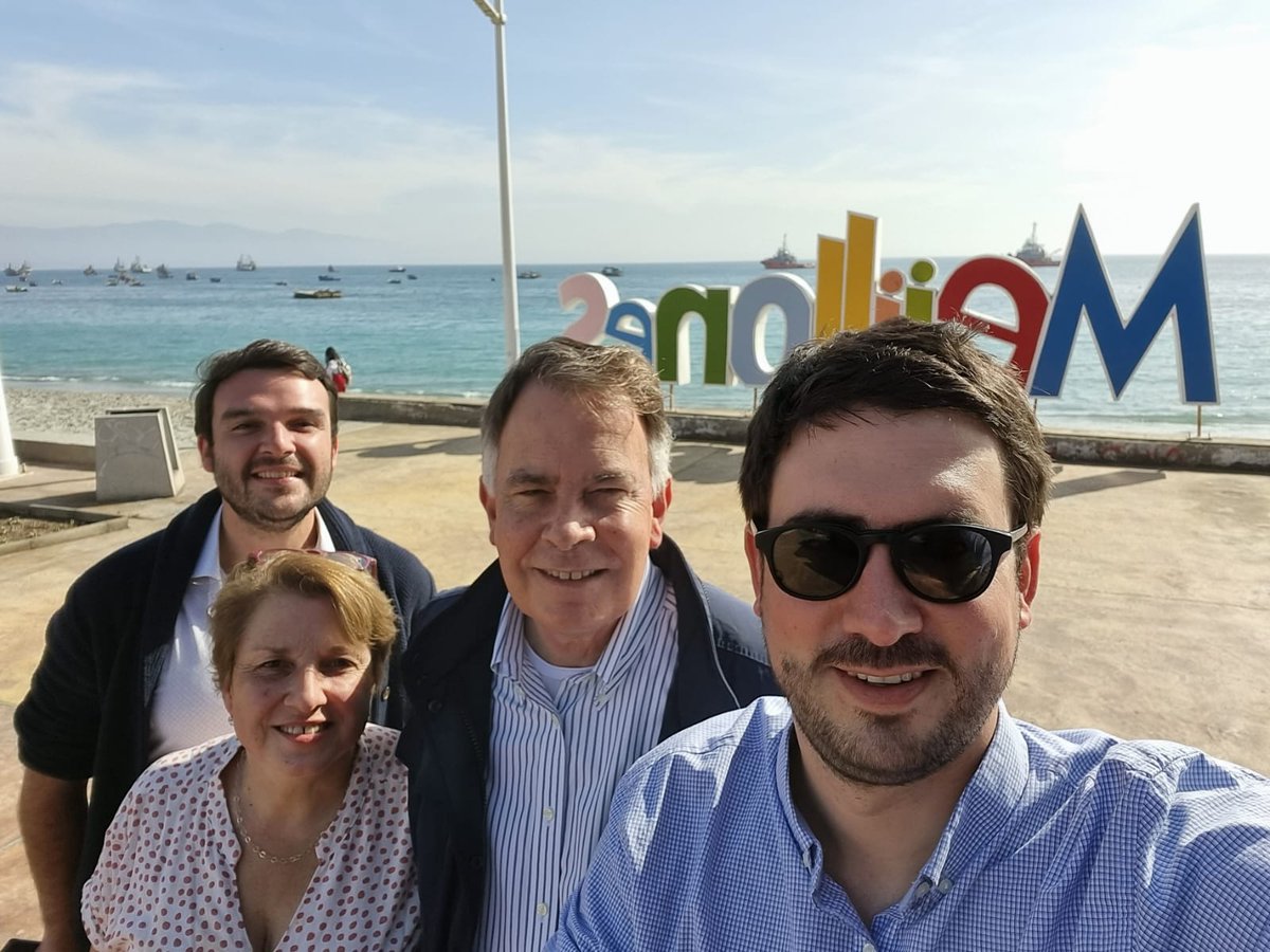 Postales de nuestra visita como <a href="/convencioncl/">Chile Convención</a> a Mejillones, unas son del Pleno y otras del cierre, en la costa 😎