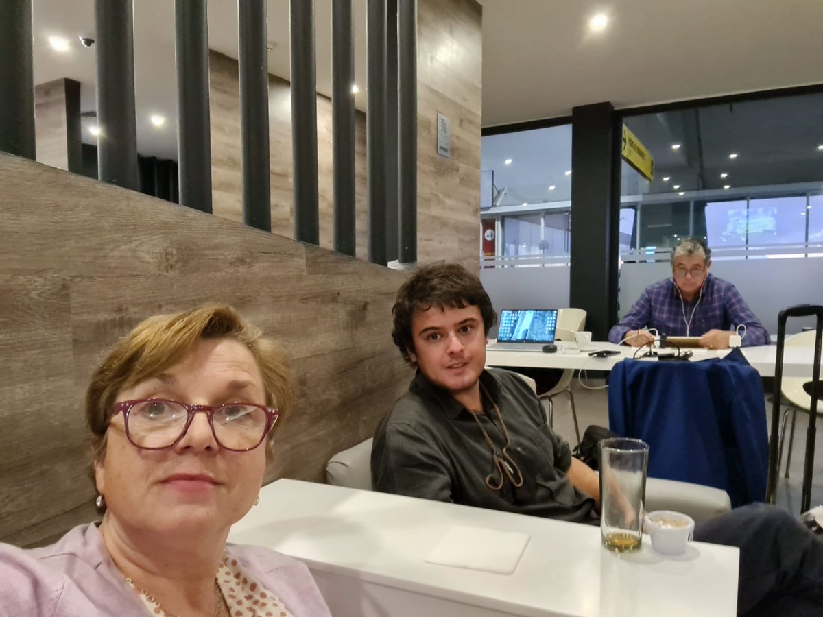 En el aeropuerto de Antofagasta junto a <a href="/cretton15/">Eduardo Cretton 🇨🇱</a> esperando el vuelo para volver a nuestra querida Araucanía ☺