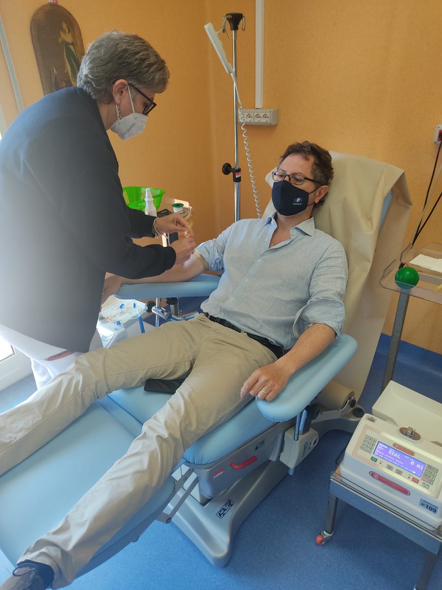 NotizieFrance's tweet photo. Grande successo per l’iniziativa di #EuropaVerde e #LaRadiazza per la donazione di sangue per i piccoli pazienti del Santobono-Pausilipon.
Bisogna donare con regolarità: mettiamo fine all’emergenza sangue. https://t.co/g2MQpbr6eZ