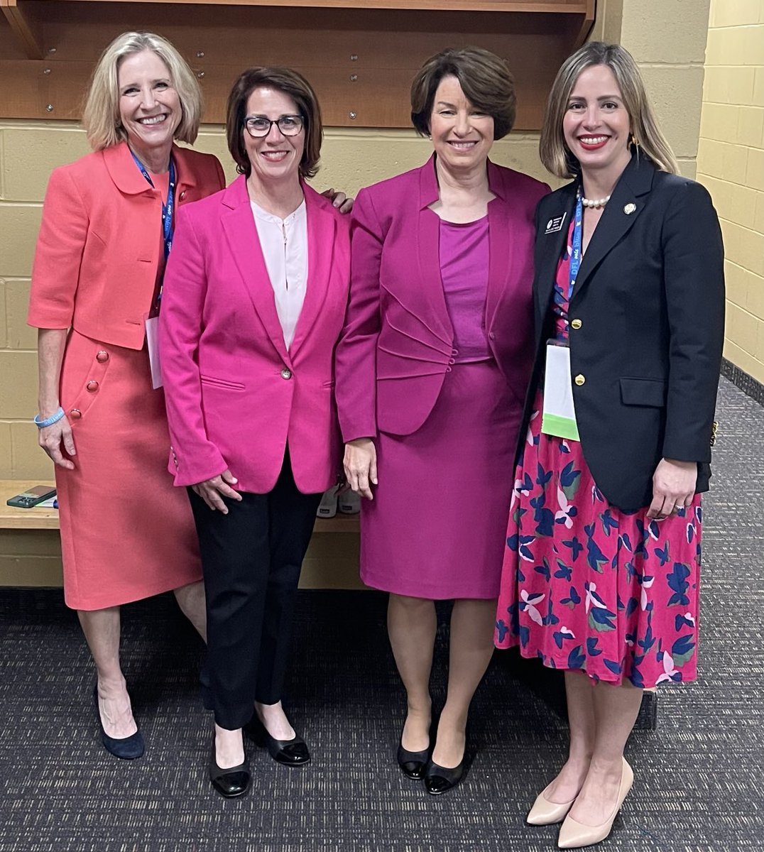 MelisaFranzen's tweet photo. Pink squad! @amyklobuchar @epmurphymn @ppmn Sarah Stoesz. #bansoffourbodies @MinnesotaDFL 2022 State Convention in Rochester. https://t.co/XmjpvwlDym