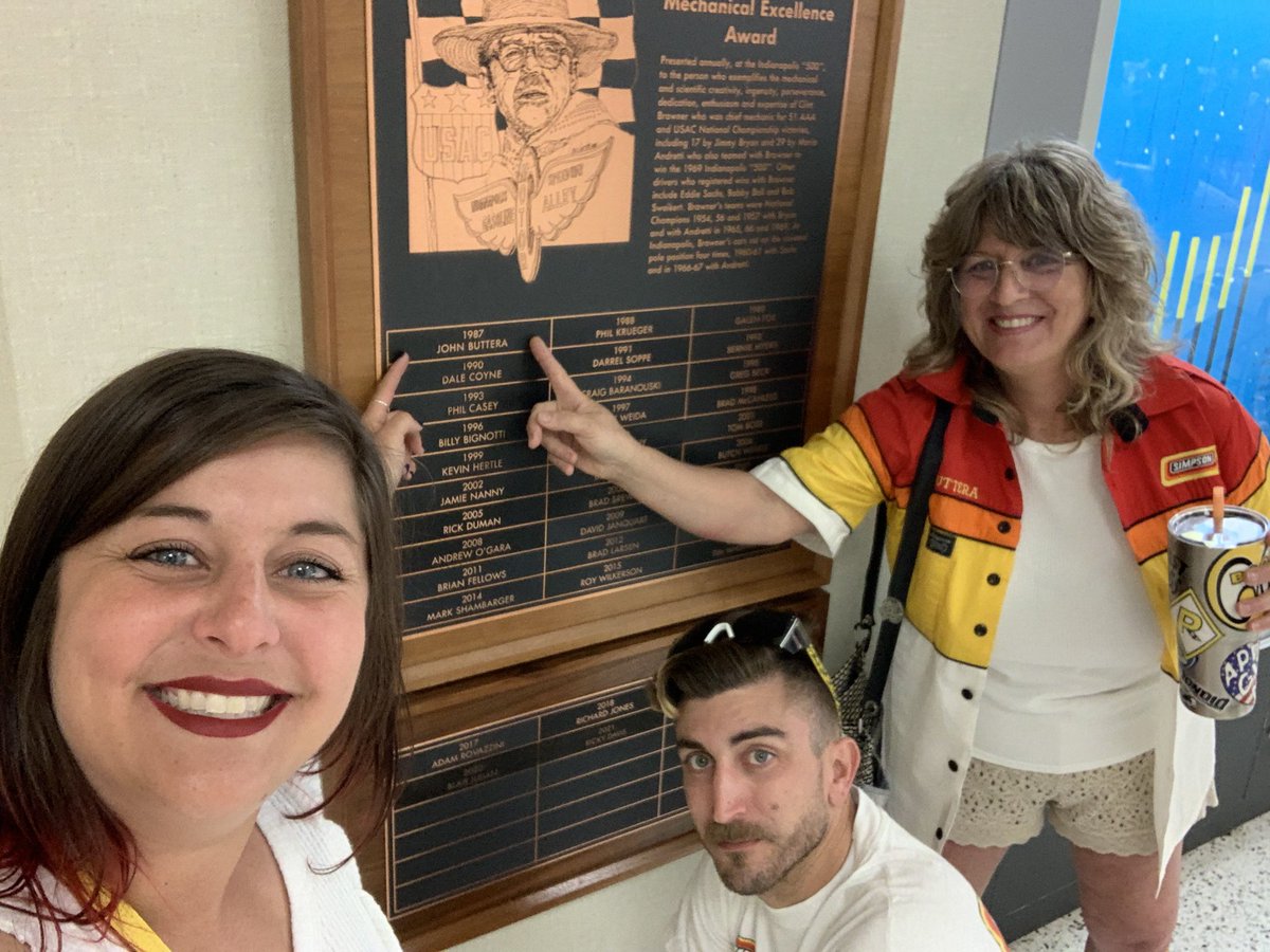 TheKatieButtera's tweet photo. You dont come to the speedway museum without a selfie with the OG.
#ButteraBuilt https://t.co/LrIxS3wPZ9