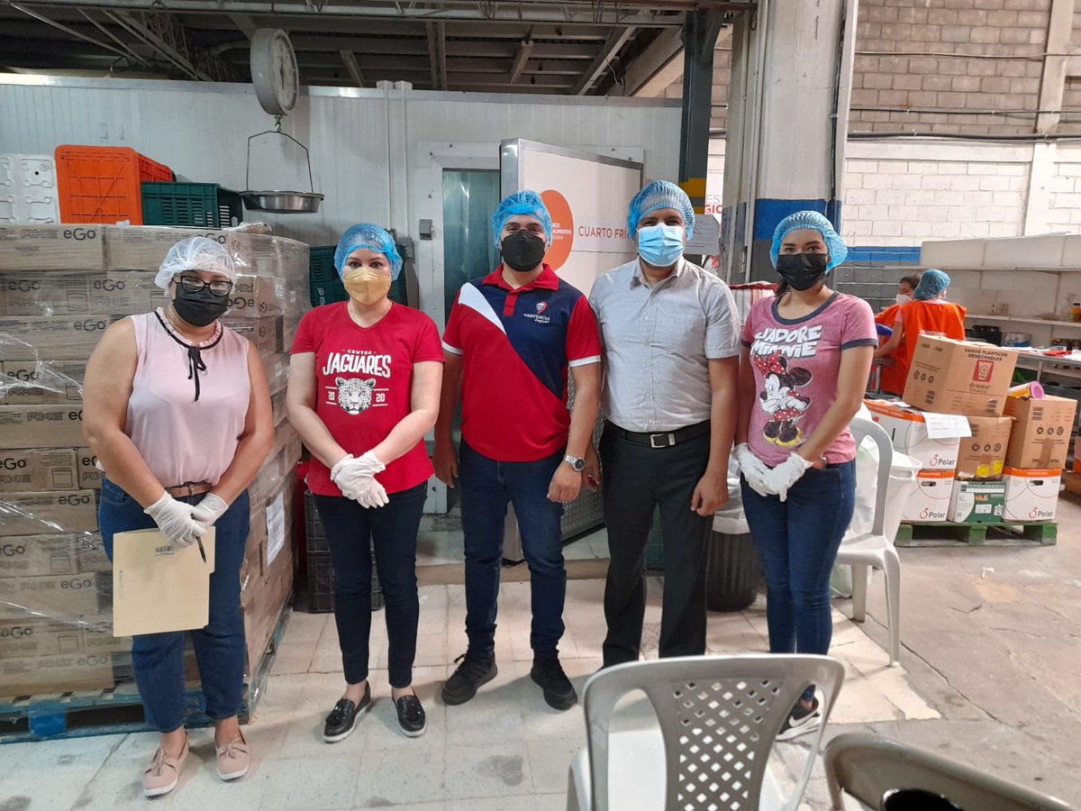 UnitecRse's tweet photo. Colaboradores de @UNITEC_hn y @CEUTEC_hn se suman como voluntarios a la iniciativa “Rescatando Kilos de Amor”, programa del @BAHonduras. 🤝🧡 https://t.co/2bCO0isqKa