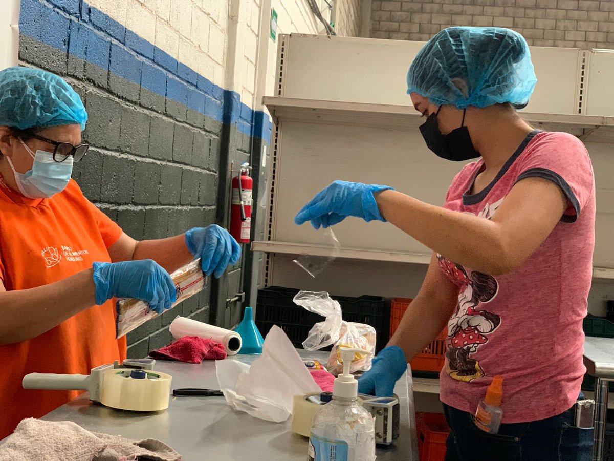 UnitecRse's tweet photo. Colaboradores de @UNITEC_hn y @CEUTEC_hn se suman como voluntarios a la iniciativa “Rescatando Kilos de Amor”, programa del @BAHonduras. 🤝🧡 https://t.co/2bCO0isqKa