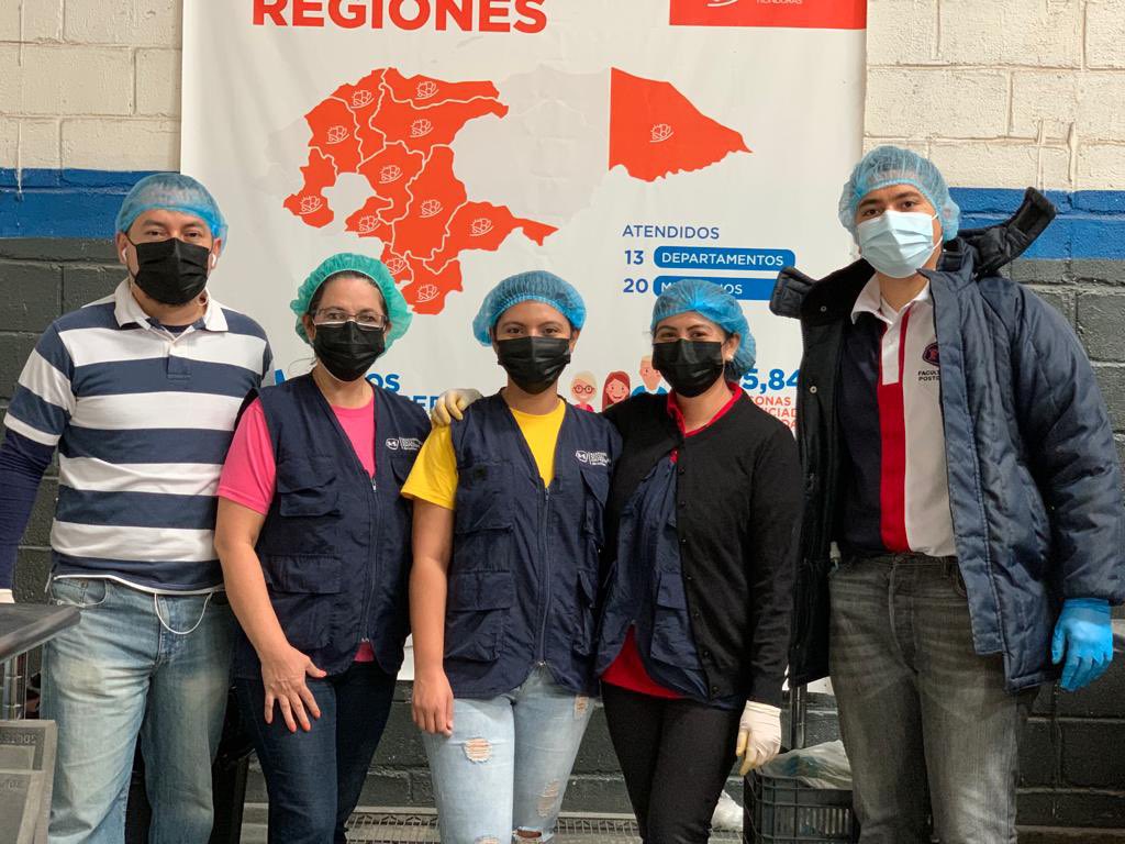 UnitecRse's tweet photo. Colaboradores de @UNITEC_hn y @CEUTEC_hn se suman como voluntarios a la iniciativa “Rescatando Kilos de Amor”, programa del @BAHonduras. 🤝🧡 https://t.co/2bCO0isqKa