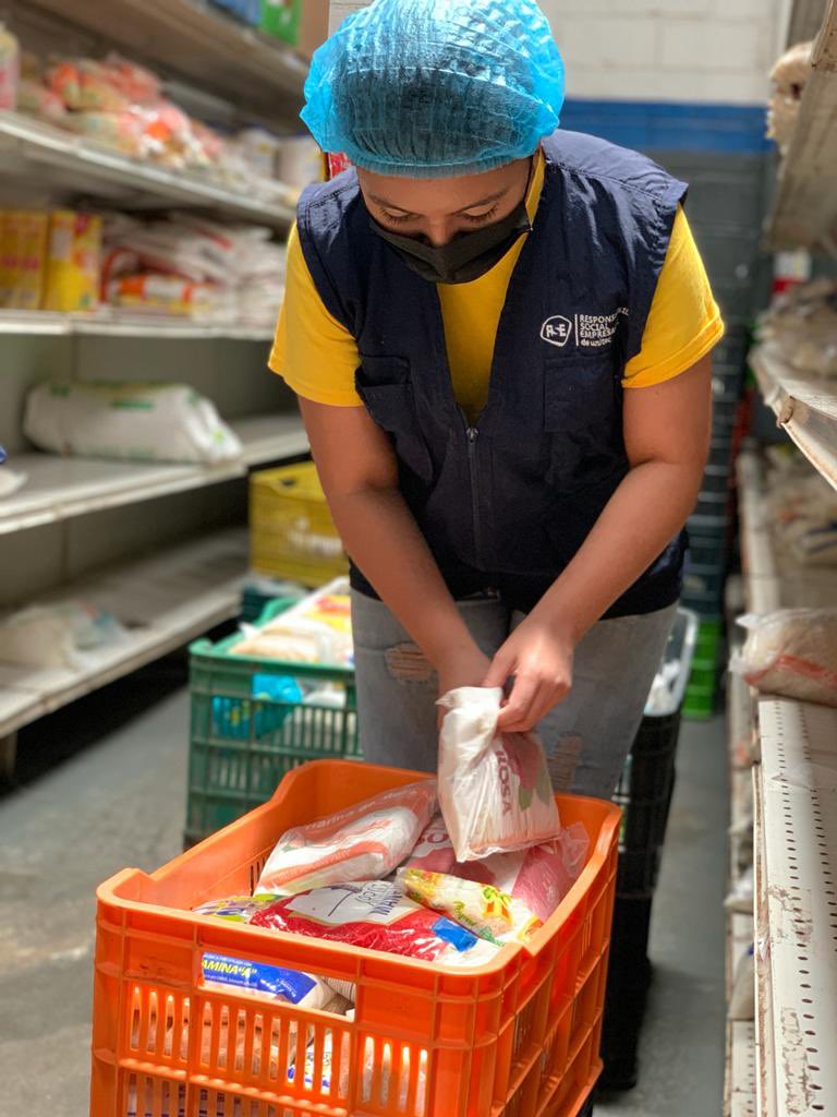 UnitecRse's tweet photo. Colaboradores de @UNITEC_hn y @CEUTEC_hn se suman como voluntarios a la iniciativa “Rescatando Kilos de Amor”, programa del @BAHonduras. 🤝🧡 https://t.co/2bCO0isqKa