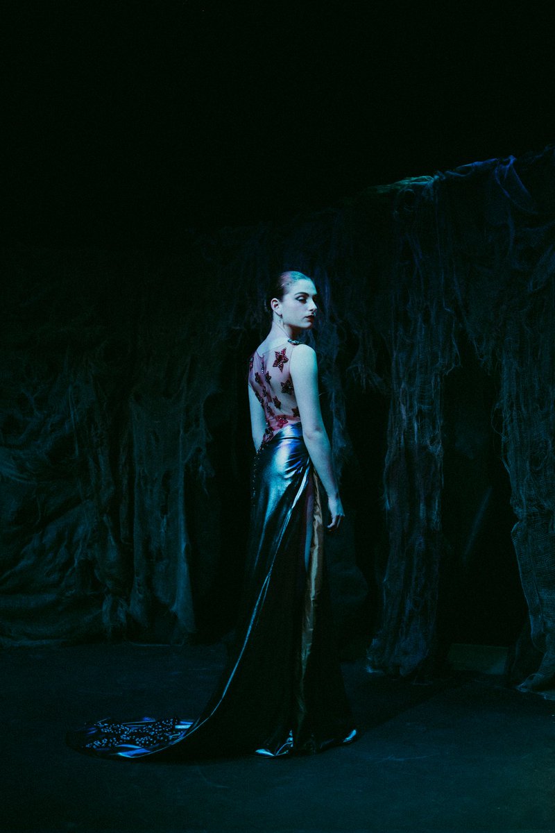 theloopiloosi's tweet photo. This design, D'Artagnan Golightly, was inspired by Dart the demodog and Audrey Hepburn's iconic black dress from Breakfast at Tiffany's.

#strangerthings #demogorgon #geekcouture #fashiondesigner #brothersews #womenownedbusiness #latinaownedbusiness

https://t.co/EheUCnUyIo https://t.co/E8BSr4RWs0