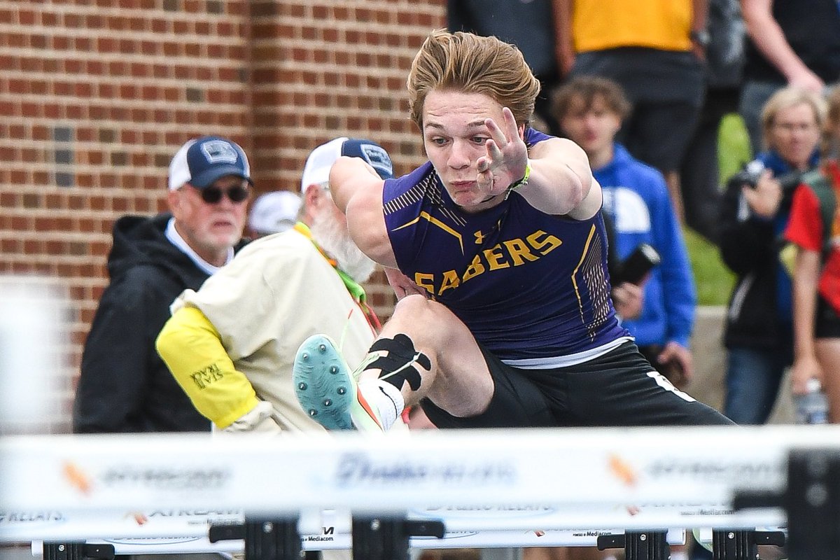 CarieKuehnNews's tweet photo. Tristan Rheingans finishes third in the 3A 400m hurdles #iahstrk https://t.co/4uEv1OvQfV