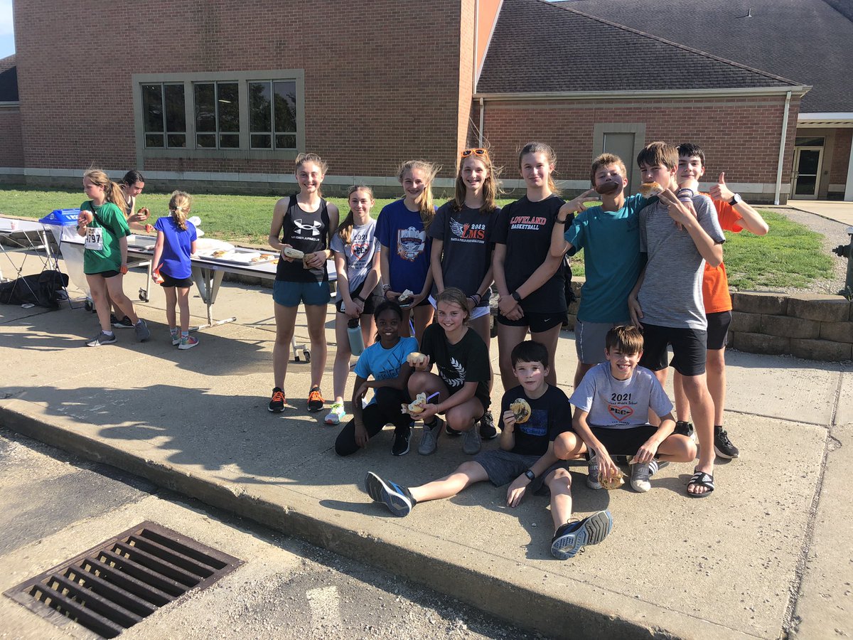 MrFedermanLIS's tweet photo. Thanks to the LMS track team for helping out with the Tiger Trot!  Great runners, great people, and did I mention state champs! https://t.co/dXjHpwRtwp