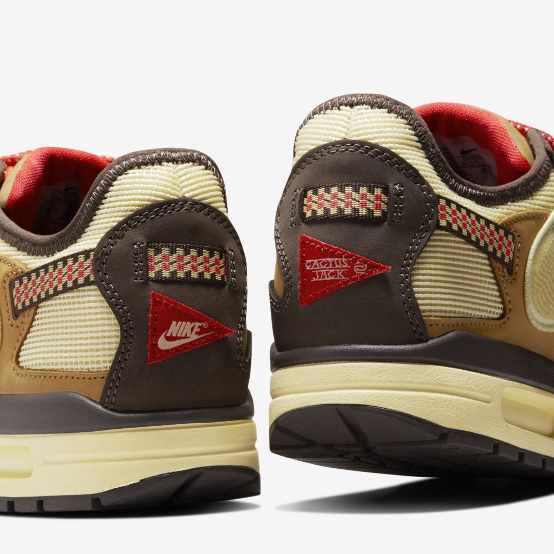 JustFreshKicks's tweet image. Releasing 5/27 via SNKRS
Travis Scott x Nike Air Max 1 'Brown'
=&amp;gt; bit.ly/3sODMFu