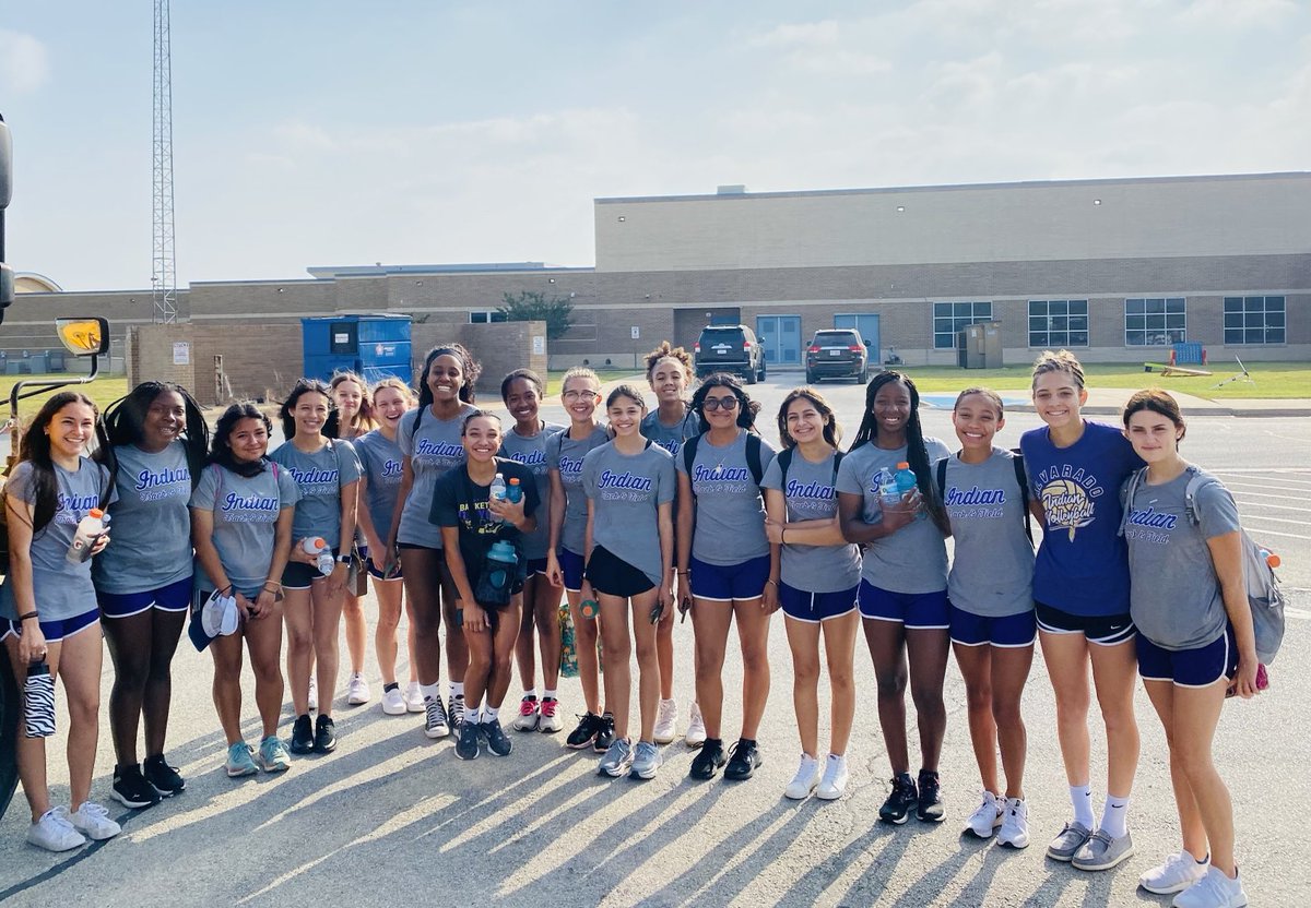 Lady Indian Track athletes were invited to help “coach” at Lillian Elementary’s field day today!!!   The team went to work!!  Thanks ⁦<a href="/LillianElem/">Lillian Elementary</a>⁩ for having us.👊💜💛