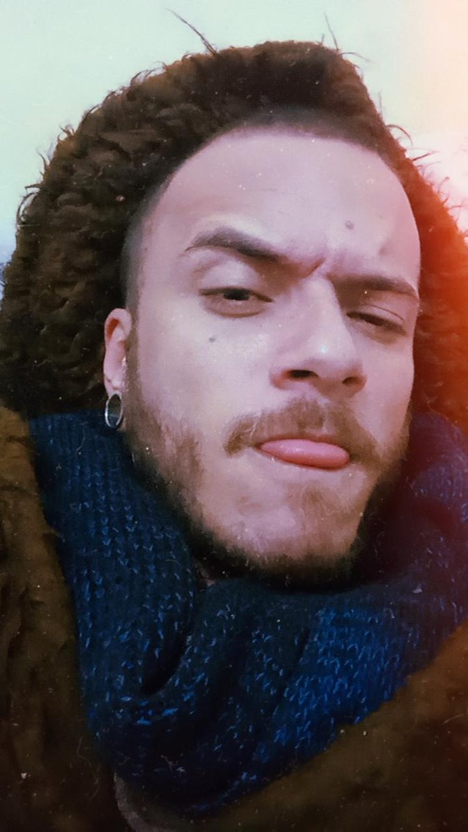 LearteAddams's tweet photo. #frioo 🖤#Frozenchegou💙🥶 https://t.co/uThmTYCdvk