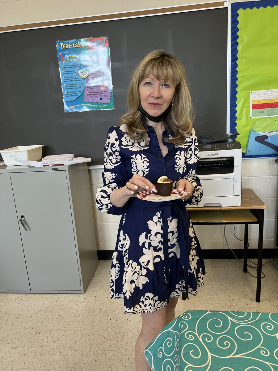 StE_SpecialEd's tweet photo. 🥳 Birthday celebrations today! 💗 Happy Birthday Ms. Farelli 🎉 #rusticbakery https://t.co/ifbmKDIVUC