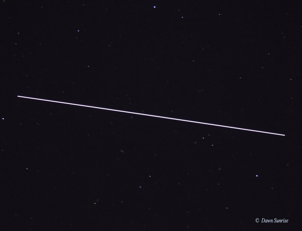 DawnSunrise1's tweet photo. Two x 20 second exposures of one of the International Space Station sightings tonight.
Not the best images, because I had left the lens I needed in my car and had to run and get it, giving me no time to set up, properly, lol.
20.05.22, Bedfordshire, UK
#ISSwave https://t.co/7EN09gwrm3