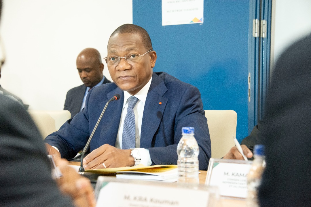 Charles_Kon2's tweet photo. Encore une étape franchie vers la digitalisation, et l'accélération du processus de délivrance des actes du foncier (ACD,...) avec le Min @Bruno_N_Kone, qui a présidé ce  jour, la 1ère réunion du Comité d’Orientation du Système Intégré de Gestion du Foncier Urbain(SIGFU). https://t.co/gxad2qQU9b
