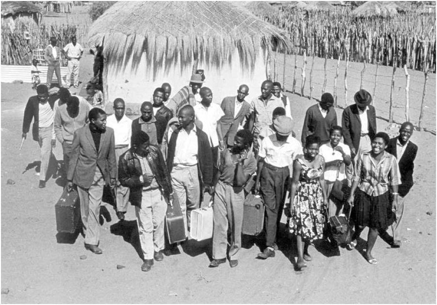 tito_mboweni's tweet photo. Spot one person you recognise here.. https://t.co/PgNbQAY87t