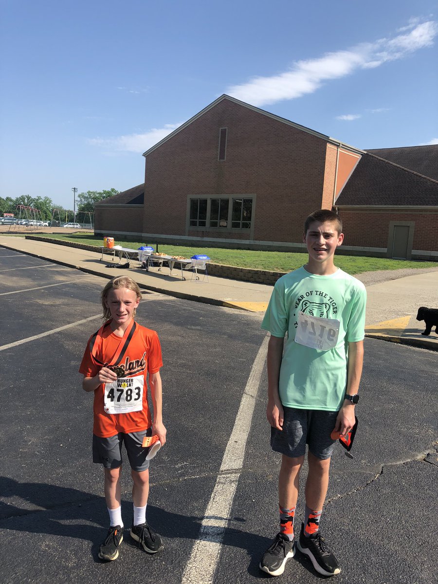 MrFedermanLIS's tweet photo. So proud of all the runners at the Tiger Trot sponsored by LIS Runner’s Club! https://t.co/by8NIdXUTC