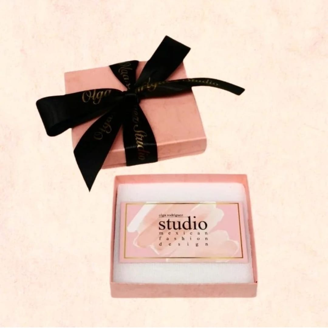 Olga_Rdz_Studio's tweet photo. Si quieres hacer un regalo especial teniendo la seguridad de que a tu ser querido le va a encantar, un certificado de regalo de nuestro Studio es la mejor opción.  
Sólo adquieres el certificado con nosotros (físico o virtual) y asignas la cantidad que te parezca conveniente. https://t.co/FAQoO1hjUT