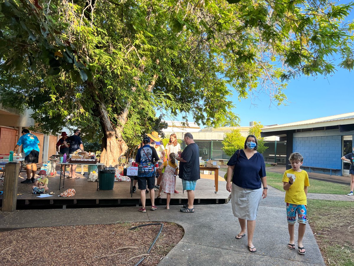 sarascrutton's tweet photo. Democracy sausage for breakfast in @Darwinnt #Solomon Vote #Greens for a rapid shift to renewable energy and #nofracking https://t.co/scPIHDBh0d