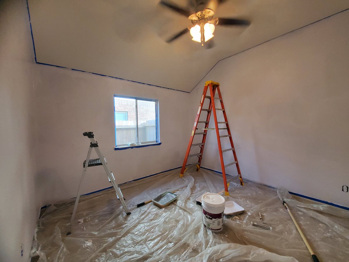 AlwaysRedArt's tweet photo. First coat done! Second coat and accent wall tomorrow ;3 https://t.co/O6WgSVGqTk