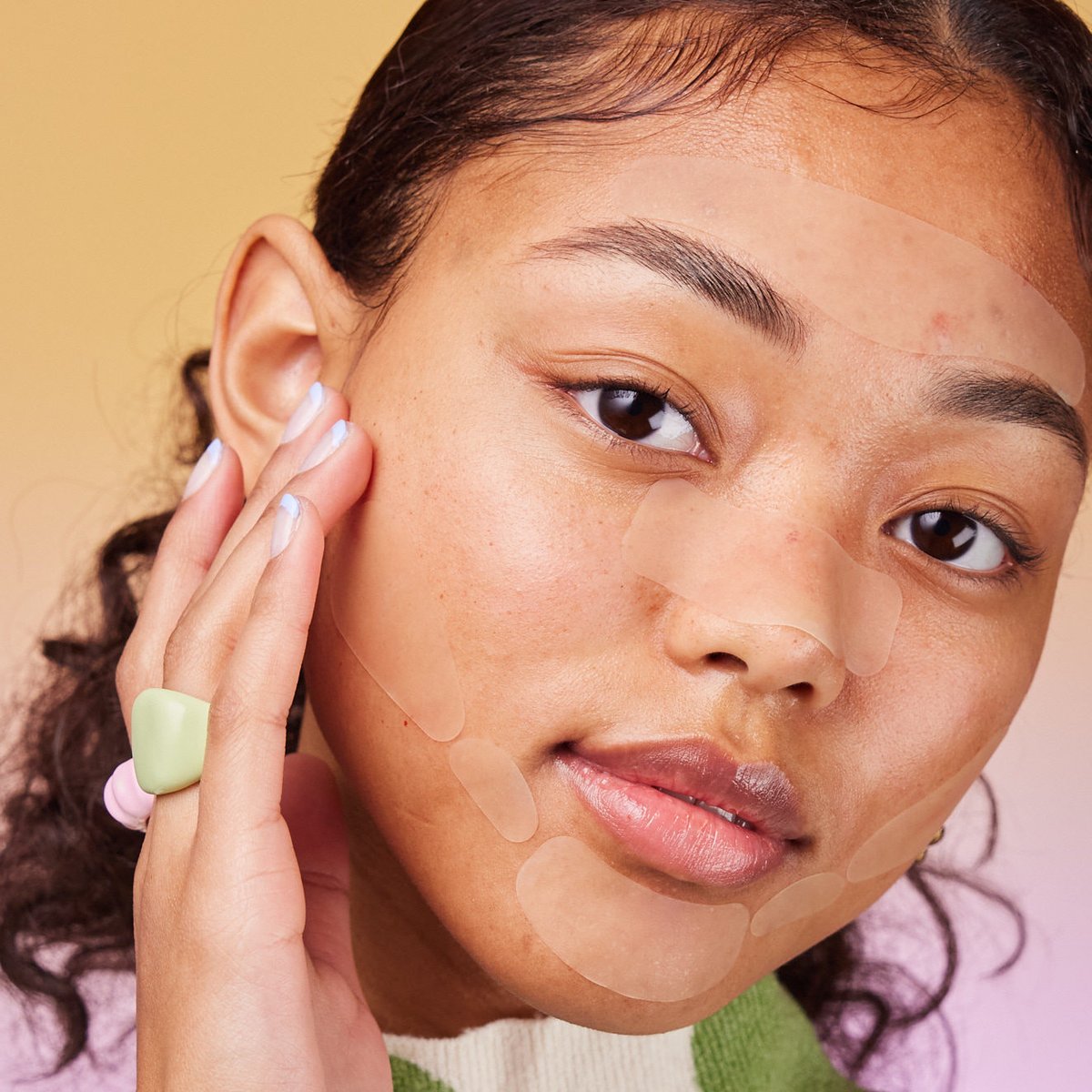 Leave traditional pore strips in the 90s—they can tear skin and even cause broken capillaries 😷 FACE MAP is a 𝙜𝙚𝙣𝙩𝙡𝙚 set of larger extraction patches for clustered zits + oily areas. Shop FACE MAP >> zitty.me/3sEI2an