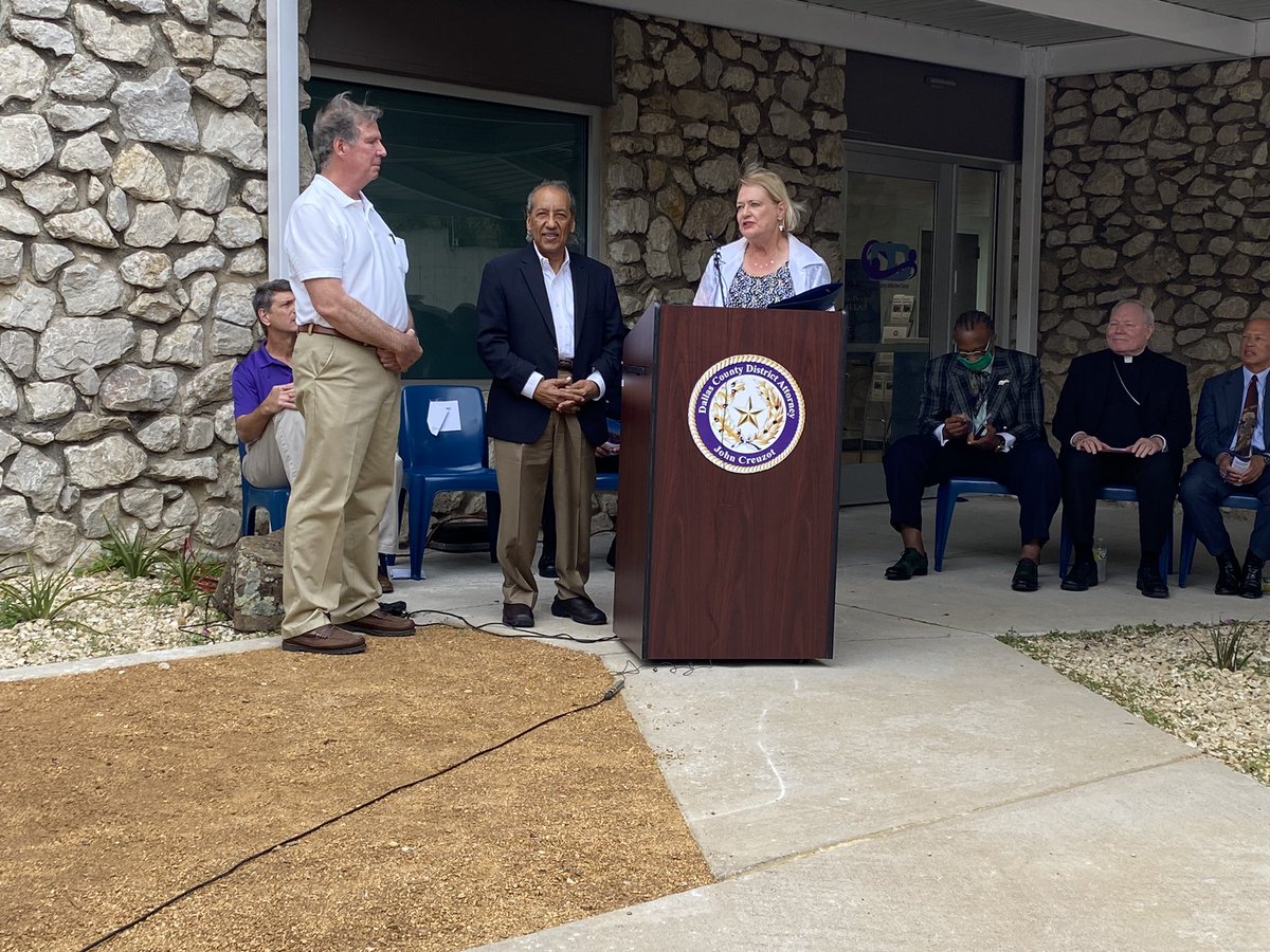 JudgeClayJ's tweet photo. This morning, we cut the ribbon on the #DallasDeflectionCenter where people with mental and/or addiction issues can be taken instead of jail to get the treatment they need. @DallasCath @Parkland @Dallas_DA @DPDCA @TMD_DallasComm @JWP03 https://t.co/yD9VFxcJGz