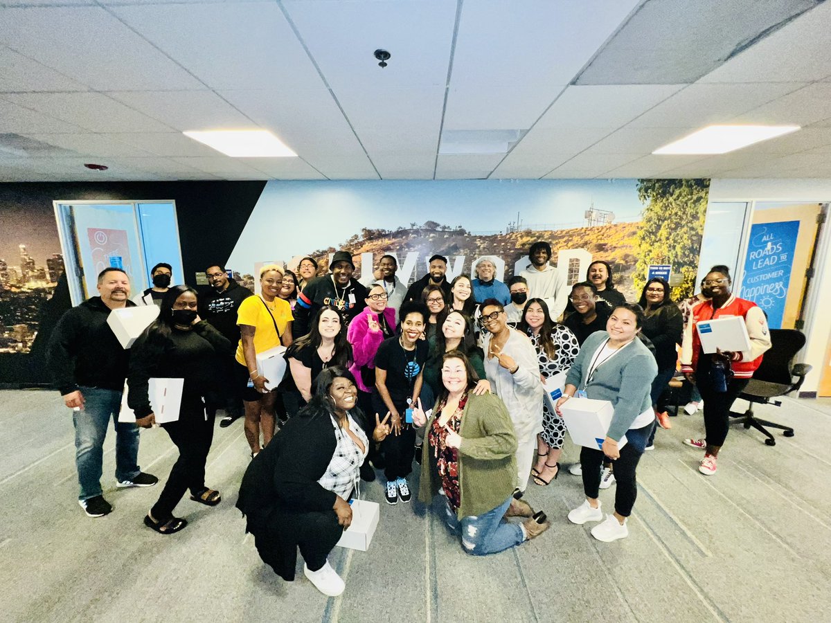 AliGalarpe's tweet photo. Director @DanaColemanWil1 and Globe Ambassador Project Lead @Candace_m77 with the 2022 Globe Ambassador participants. Canโt wait to celebrate each and everyoneโs future successes here @CerritosPride
#guinning
@LatricebMSS @KathyValladare8 @guinn_zack https://t.co/OQJY5S1SCy
