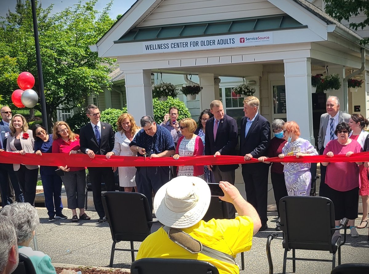 It has been an amazing week-- involving meetings with some of my favorite scholars, approval for an exciting grant, and fun cheering on colleague Dr. Cathy Tompkins at a fabulous ribbon cutting event for Northern Virginia Center on Aging. Cheers-- and happy Friday, friends!🎉