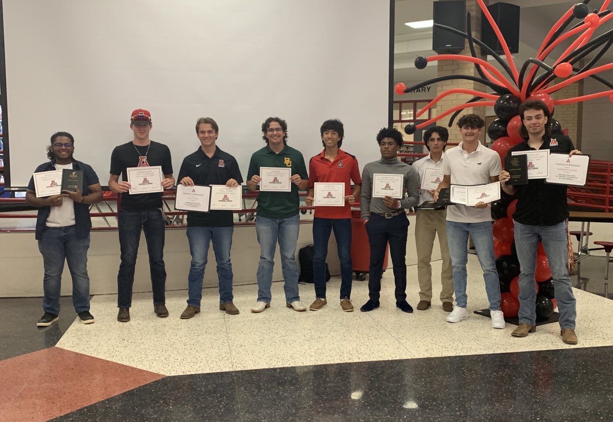 AHSDawgbaseball's tweet photo. Congrats Varsity Dawgs! 

Bulldog Scholar
Roman Turner

Newcomer 
Hampton Phillips
Jake Winkler

Silver Slugger
Will Liner

Golden Glove
Tyler Do

Most Improved
Marc Sherman

Bulldog Pride
Eros Deciga

MVP
Ryan Dugas
Harrison Golden https://t.co/ex0gCEowAt