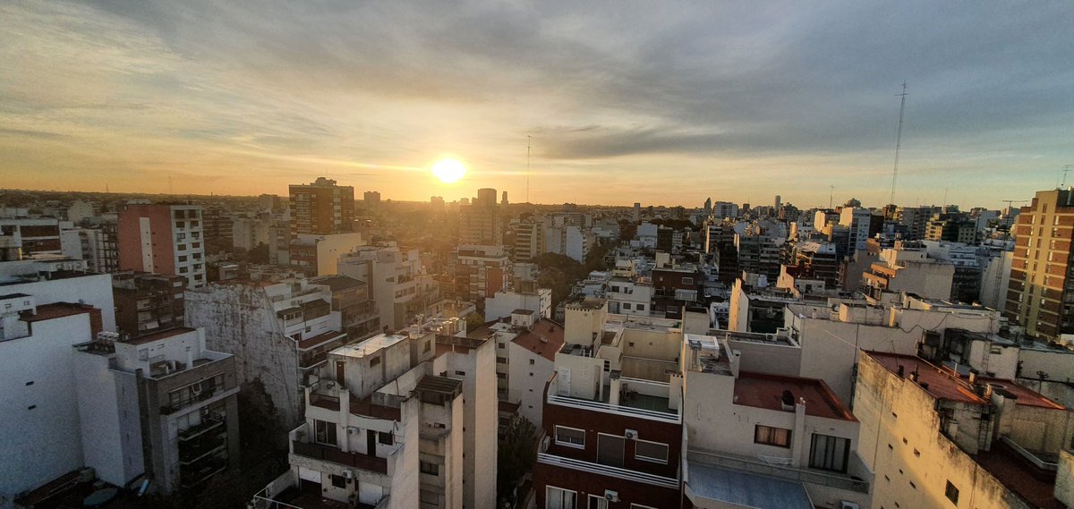 Maquig2's tweet photo. Atardecer en la ciudad https://t.co/We5iFF0ilf