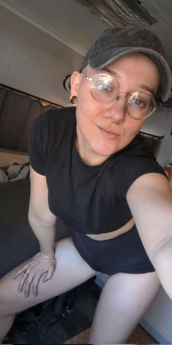 Non-binary people don't owe you shit.  #trans https://t.co/lSi2qC85MI<a href="/tag/trans"class="tags">#trans</a>