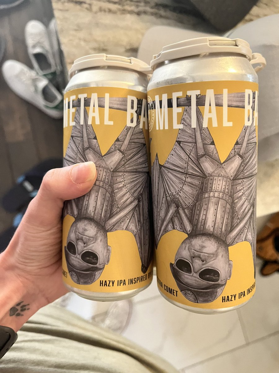 Krystina_Ray's tweet photo. I heard he had metal bat beer but I didn’t know it till I got here https://t.co/tvWjVckBdx