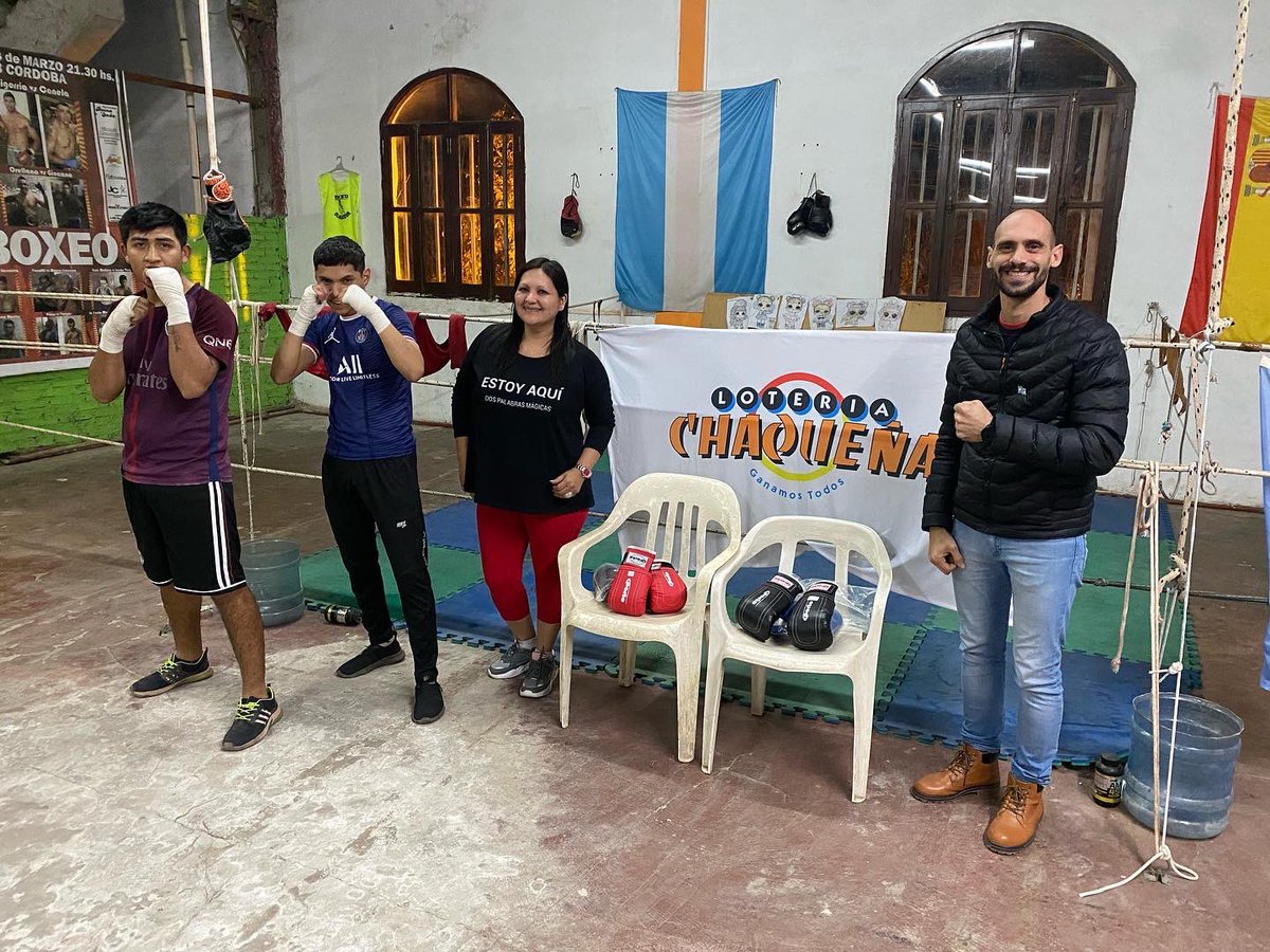 silvio_db's tweet photo. Hoy acompañamos con algunos elementos deportivos para boxeo al gimnasio “EL GLADIADOR”  que funciona en las instalaciones de el@club deportivo @espanolabasquet 💪💪💪🥊
Gracias @lucianoorellana2 por recibirnos siempre, gracias @loteriachaquena por siempre acompañarme https://t.co/kmlXEE6bkc