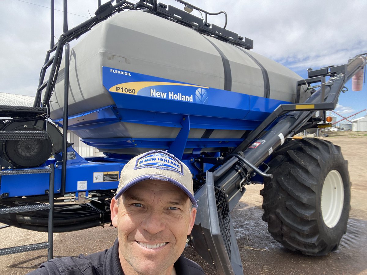 kowalchukfarms1's tweet photo. If you’ve ever cranked up your seed rate a bit so you can use up what’s in the cart 

Only to think that towards the end you may run out so you turn it down

And then end up having a bunch left over anyways

You might just be a regular farmer…
#RegularFarmer😁 https://t.co/rAMG9XZ6R0