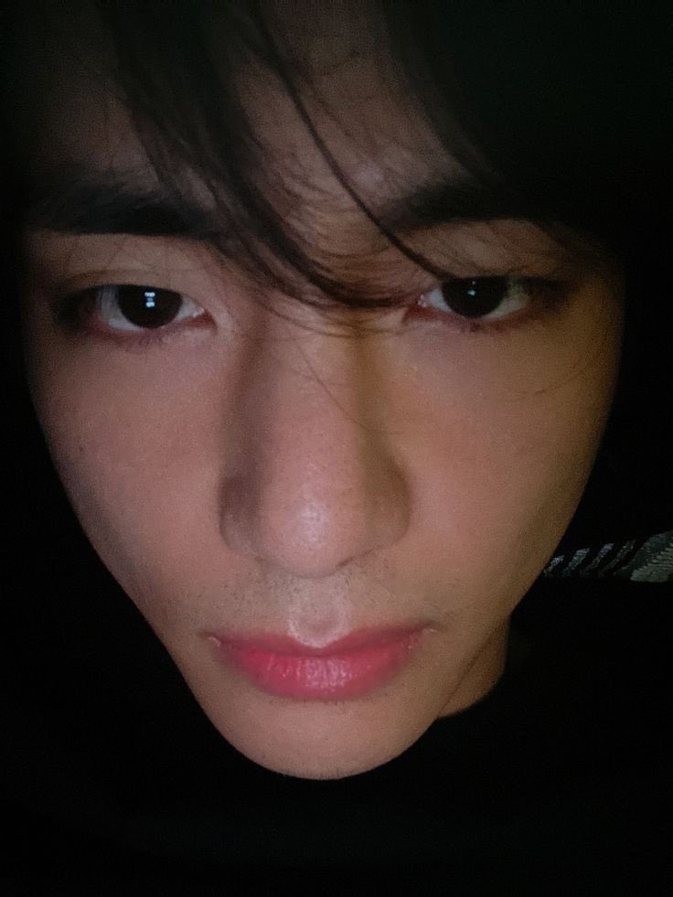 hourlyvmk's tweet photo. this jungkook               this taehyung https://t.co/26yoUjIkEJ