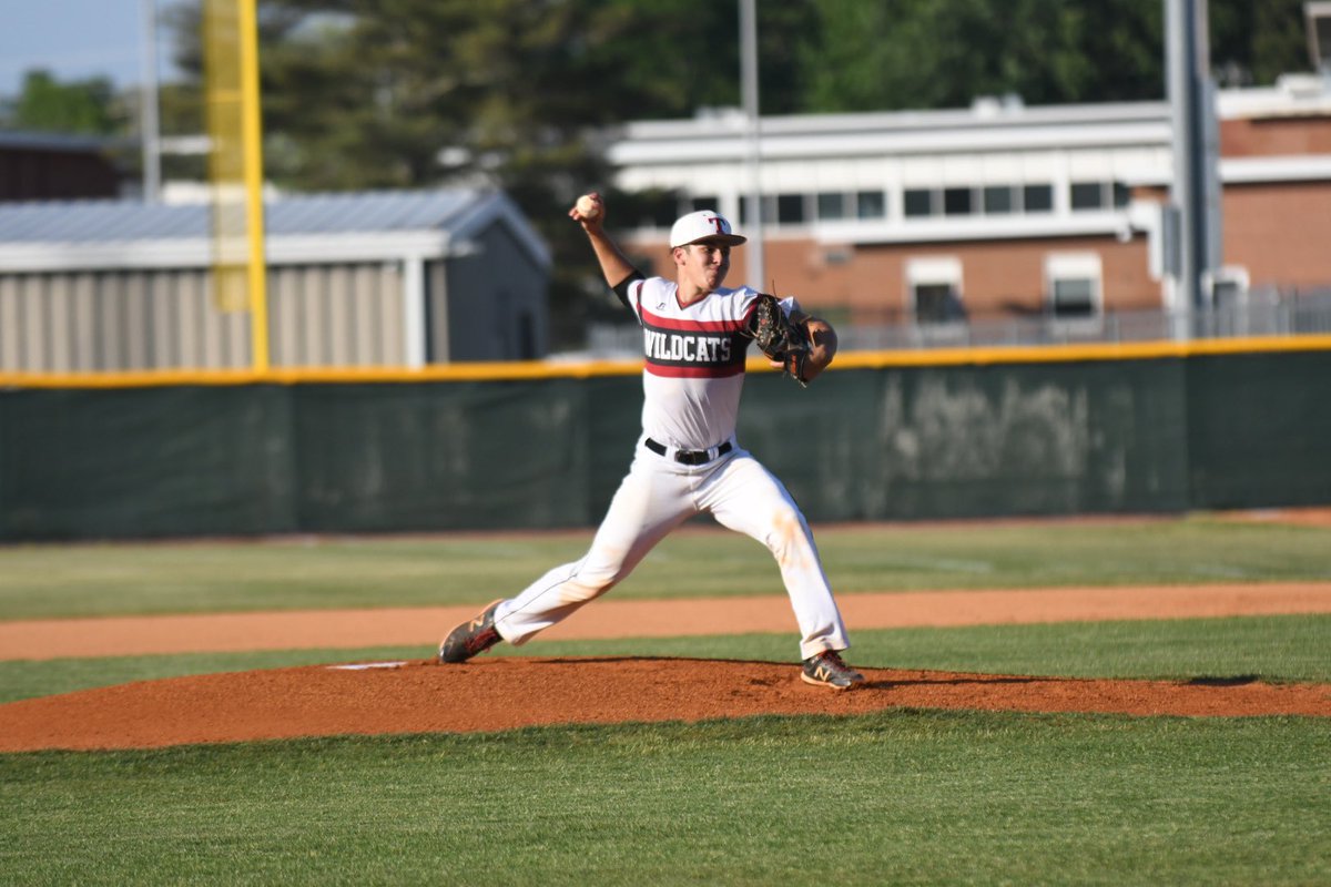 Heading into the bottom of the second, the Wildcats lead South-Doyle 3-0.