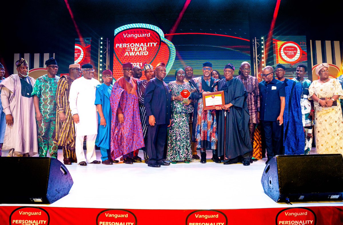 DapoAbiodunCON's tweet photo. This award is dedicated to the good people of Ogun State and my team members who have been working relentlessly for us to achieve feats such as this.

#BuildingOurFutureTogether #ISEYA #OgunState #DapoAbiodun #VanguardPersonalityAward https://t.co/Po9o4TpggX
