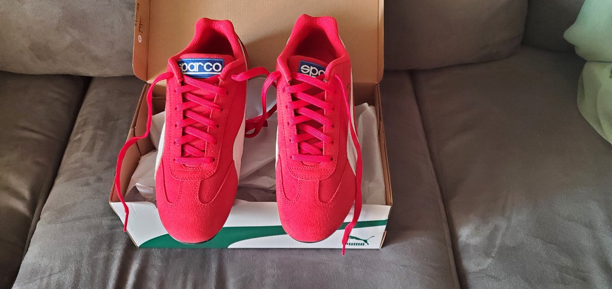 easyken1's tweet photo. Not a bad haul in the mail today. 😁
#Puma
#Speedcats https://t.co/MvCdeHJeiA